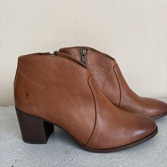 Frye Shoes - WOMEN'S FRYE STACKED HEEL LEATHER Brown ZIP BOOTIES BOOTS Size 9